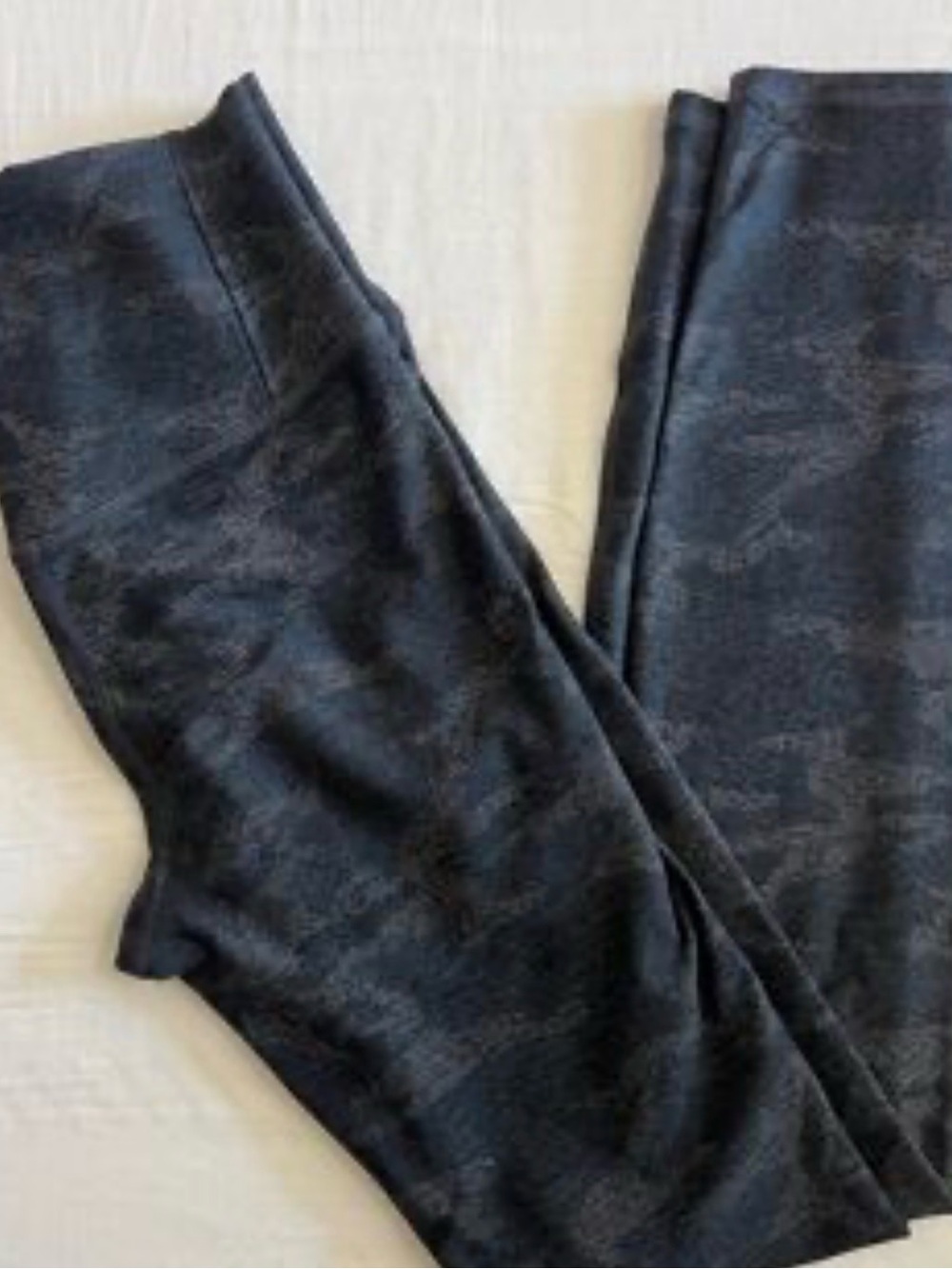 Vuori black camo legging size SM